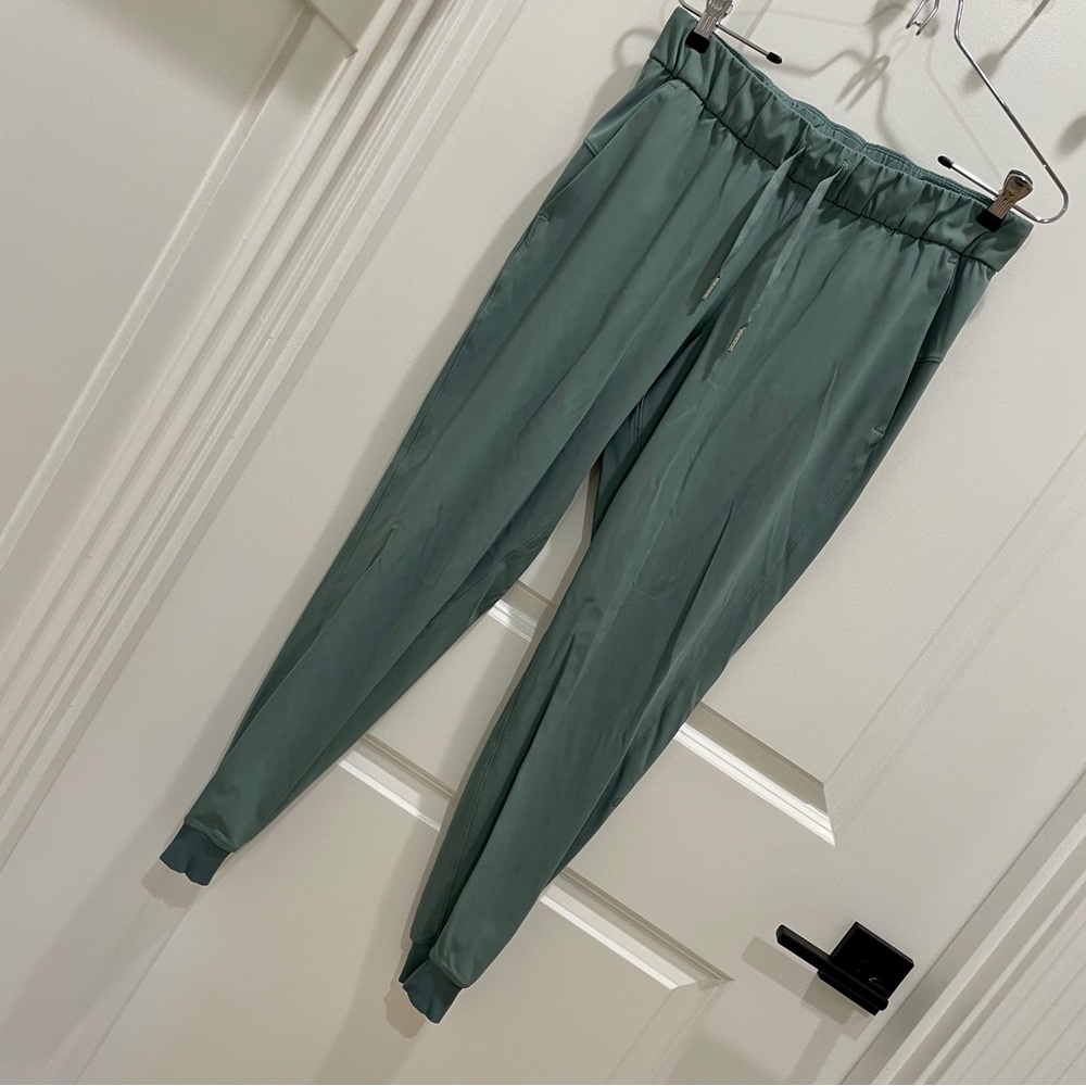 Lululemon on the fly jogger 28” luxtreme